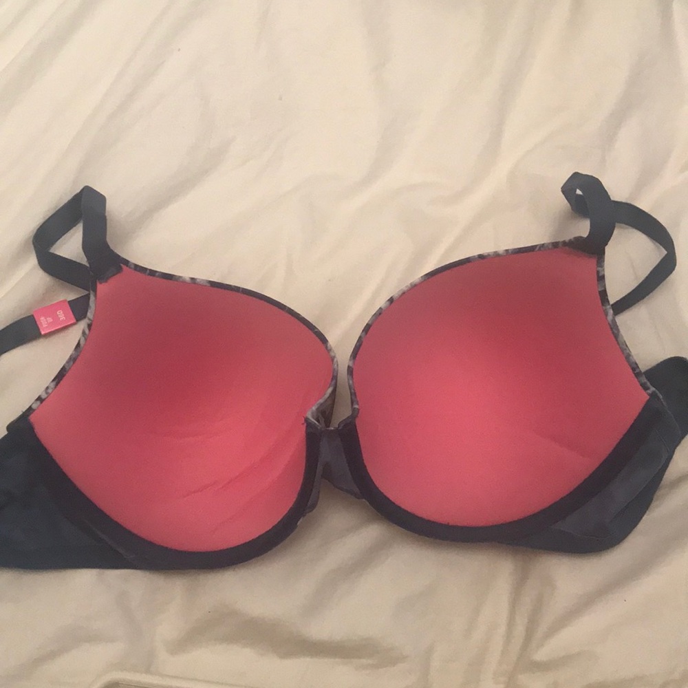 Pink bra - Picture 3 of 3